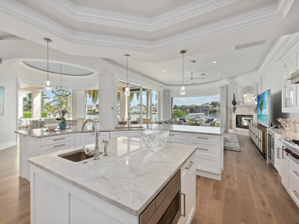 Elegant and Modern Kitchen With a High Ceiling